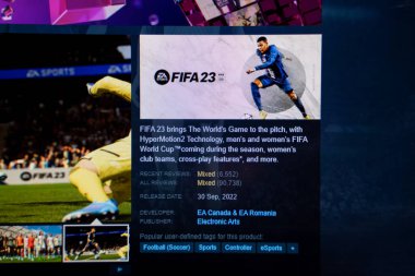Steam oyun mağazasının laptop ekranında FIFA 23 PC oyun posteri. FIFA 23, Electronic Arts tarafından yayımlanan bir futbol video oyunudur. Ankara, Türkiye - 23 Mayıs 2023.