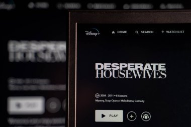 Disney Plus sitesinde Umutsuz Ev Kadınları TV dizisi posteri. Desperate Housewives, Amerikan komedi-drama gizem dizisi. Ankara, Türkiye - 23 Mayıs 2023.