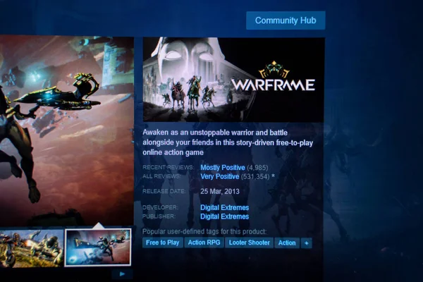 Steam oyun mağazasının laptop ekranında Warframe PC oyun posteri. Warframe, üçüncü şahıs nişancı çok oyunculu çevrimiçi bir oyundur. Ankara, Türkiye - 23 Mayıs 2023.