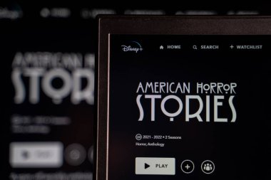 Disney Plus sitesinde Amerikan Korku Hikayeleri dizisi posteri. American Horror Stories, Amerikan korku filmi. Ankara, Türkiye - 23 Mayıs 2023.
