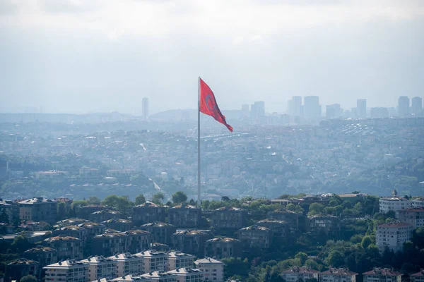Vue Aérienne Drapeau Turc Entre Les Maisons Istanbul Istanbul Turquie — Photo