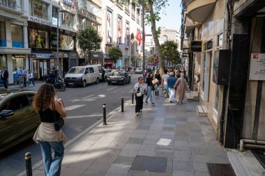 Tesvikiye bölgesindeki ünlü Tesvikiye Caddesi. İstanbul, Türkiye - 26 Mayıs 2023.