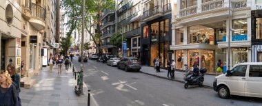 Tesvikiye bölgesindeki Tesvikiye Bulvarı 'nda meşhur panoramik. İstanbul, Türkiye - 26 Mayıs 2023.