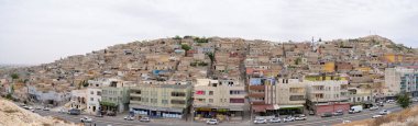 Panoramik Şanlıurfa eski şehir merkezi. Şanlıurfa, Türkiye - Haziran 06, 2023.