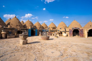 Harran arı kovanları. Türkiye 'nin Şanlıurfa kentindeki tarihi mağara evleri.