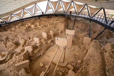 Göbeklitepe arkeolojik bir yerdir. Göbeklitepe Dünyanın En Eski Tapınağı.