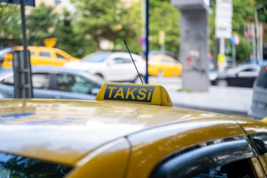 İstanbul 'daki sarı taksinin işareti.