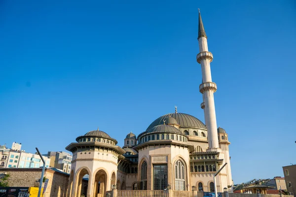 Dôme Minaret Mosquée Taksim Place Taksim Istanbul Turquie Juin 2023 — Photo
