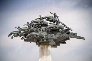 Gundogdu Meydanı 'ndaki Cumhuriyet Anıtı. İzmir, Türkiye - 1 Temmuz 2023.