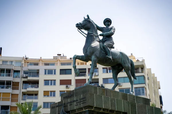 Памятник Мустафе Кемалю Ататюрку Площади Кумхуриет Районе Алсансак Измир Турция — стоковое фото