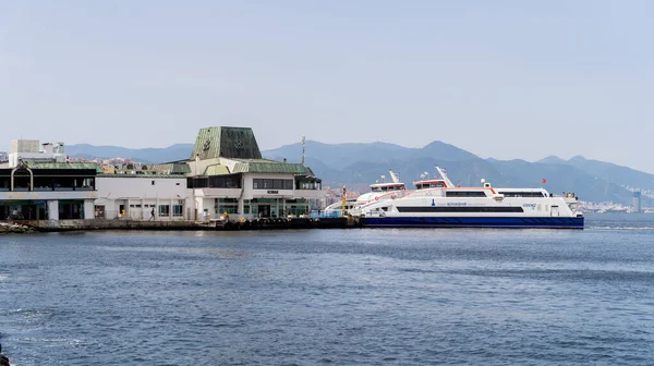 Panorámás Kilátás Utasszállító Kompra Konak Ferry Pályaudvaron Izmir Törökország 2023 — Stock Fotó