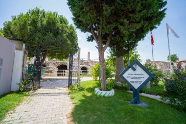 Konak bölgesinde İzmir 'den Agora girişi. İzmir, Türkiye - 1 Temmuz 2023.