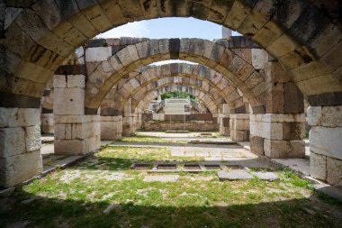İzmir 'in Agora' sı, İzmir 'in Agora' sı olarak da bilinen İzmir 'in İzmir bölgesinde bulunan antik Roma agorasıdır..