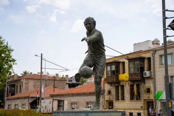 Posąg Sait Altinordu Dzielnicy Alsancak Sait Altinordu Był Tureckim Piłkarzem — Zdjęcie stockowe