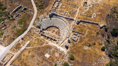 Xanthos Antik Lycia Şehri 'ndeki antik tiyatronun havadan görünüşü.