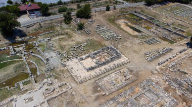 Leto 'nun Antik Yunan Şehri' ndeki tapınağının havadan görünüşü.