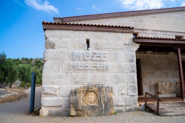 Andriake 'deki Lycian Medeniyetler Müzesi binası. Antalya, Türkiye - 10 Temmuz 2023.