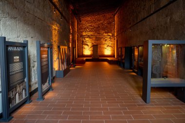 Andriake Antik Kenti 'ndeki Lycian Medeniyetler Müzesi' nin içi. Antalya, Türkiye - 10 Temmuz 2023.
