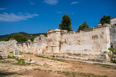 Andriake Antik Şehri 'ndeki harabeler. Andriaca eski bir şehirdir ve Lycia 'nın antik Myra kasabasının limanıdır. Demre, Antalya, Türkiye. Antalya, Türkiye - 10 Temmuz 2023.