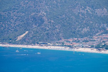 Belcekiz (Belcegiz) Oludeniz (Blue Lagoon) plajı. Mugla, Türkiye - 10 Temmuz 2023.
