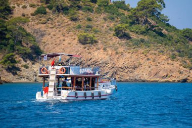 Akdeniz 'de dalış botu, Fethiye ilçesi. Mugla, Türkiye - 10 Temmuz 2023.