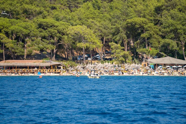 Toeristen Zwemmen Zonnebaden Het Strand Fethiye Bay Mugla Turkije Juli — Stockfoto