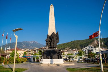 Fethiye ilçesindeki Şehitler Anıtı. Mugla, Türkiye - 10 Temmuz 2023.