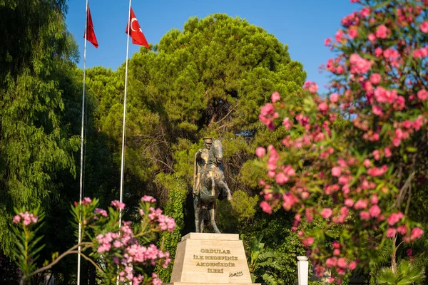 Mustafa Kemal Ataturk Posągu Konia Placu Fethiye Cumhuriyet Mugla Turcja — Zdjęcie stockowe