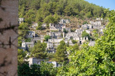 Kayakoy 'un hayalet kasabasındaki eski Yunan harabeleri. Kayakoy, Fethiye ilçesine bağlı bir Yunan köyü..