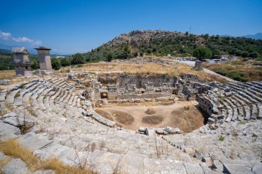 Eski şehir Xanthos 'taki antik tiyatronun manzarası.