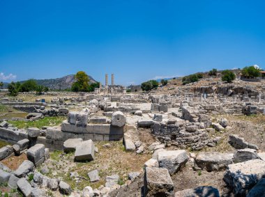 Letoon antik şehrinin panoramik manzarası. Letoon, Xanthos ve Lycia Ligi 'nin dini merkeziydi..