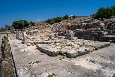 Letoon 'daki Apollon Tapınağı' nın kalıntıları. Letoon, Xanthos ve Lycia Ligi 'nin dini merkeziydi..