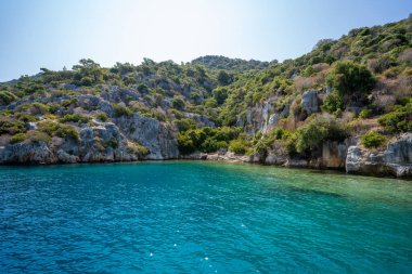 Kekova Adasının kıyılarındaki antik kalıntılar. Antalya, Türkiye.