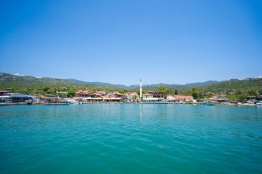 Kekova Ucagiz köyündeki gemilerin görüntüsü.