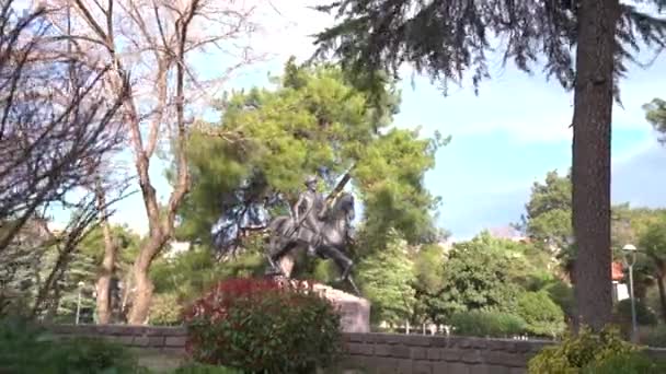 Manisa市公园4K的Fatih Sultan Mehmet雕像 — 图库视频影像