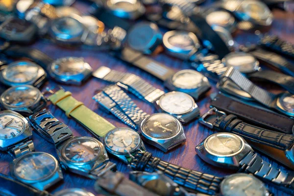 Alte Armbanduhren Auf Dem Flohmarkt Ankara Türkei August 2023 — Stockfoto