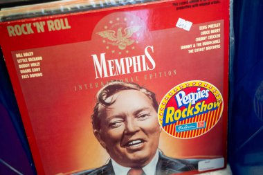 Memphis - Uluslararası Edition Rock 'n' Roll bit pazarında. Ankara, Türkiye - 6 Ağustos 2023.