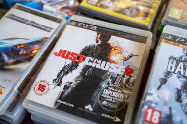 Bit pazarında 2 Playstation CD 'si. Ankara, Türkiye - 6 Ağustos 2023.