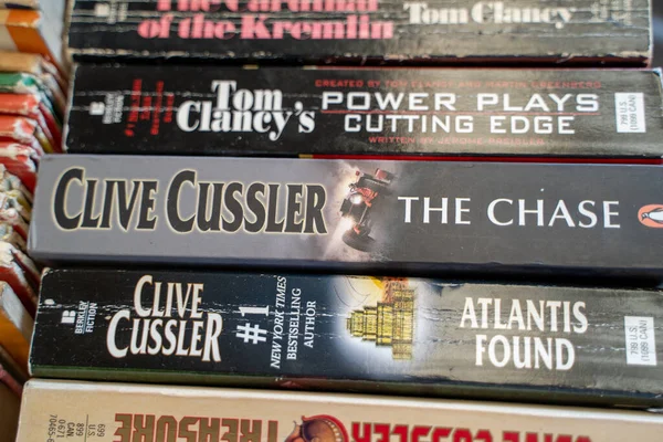 Clive Cussler 'ın bit pazarındaki Chase kitabı. Ankara, Türkiye - 6 Ağustos 2023.