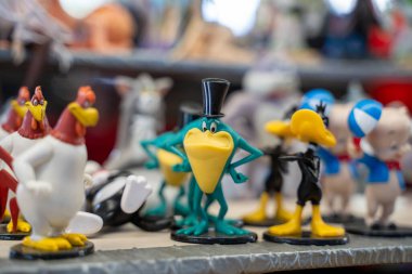 Michigan J. Kurbağa oyuncağı bit pazarında. Ankara, Türkiye - 6 Ağustos 2023.