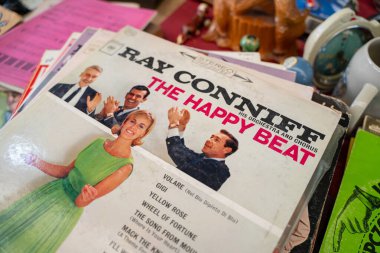 Ray Conniff 'in bit pazarındaki Happy Beat albümü. Ankara, Türkiye - 6 Ağustos 2023.