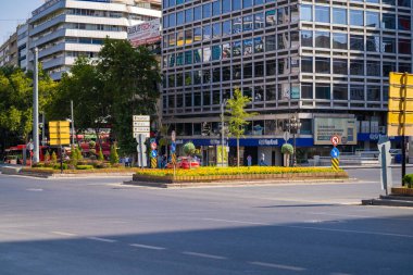 Kizilay Meydanı boş görünüyor. Ankara, Türkiye - 16 Ağustos 2023.