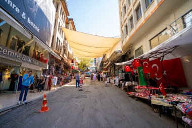 Ulus bölgesinde sokakta tezgahlar var. Ankara, Türkiye - 16 Ağustos 2023.