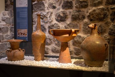 Anadolu Medeniyetleri Muzesi 'de (Anadolu Medeniyetleri Muzesi) sergilenen sanat eserleri. Ankara, Türkiye - 16 Ağustos 2023.