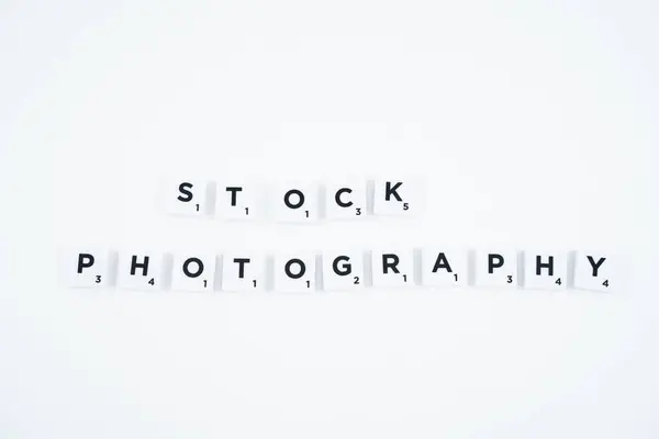 Fotografia Stockowa Jest Pisana Przy Użyciu Liter Scrabble Odizolowanych Białym — Zdjęcie stockowe