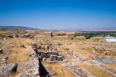 Hattusa şehir duvarları yeniden inşa edildi. Hattusa, Tunç Çağı 'nın sonlarında Hitit İmparatorluğu' nun başkentiydi. Corum, Türkiye - 27 Ağustos 2023.