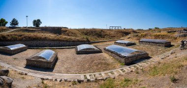Alacahoyuk 'ta panoramik manzara erken dönem bronz çağ mezarları. Alacahoyuk Neolitik ve Hitit yerleşim yeridir..