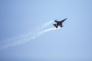 Teknofest Ankara 'da tek kişilik gösteri uçuşu. Solo Turk, Türk Hava Kuvvetleri 'nin tek hava akrobatik gösteri ekibidir. Ankara, Türkiye - 30 Ağustos 2023.