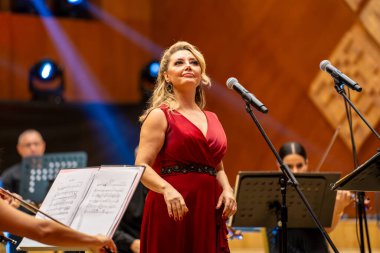 Funda Uyanik konseri. Funda Uyanik, Türk opera sanatçısı ve soprano. Ankara, Türkiye - 18 Eylül 2023.
