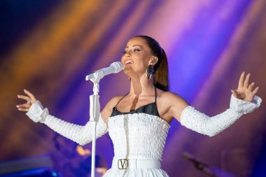 Derya Ulug konseri. Derya Ulug bir Türk şarkıcıdır. Ankara, Türkiye - 23 Eylül 2023.